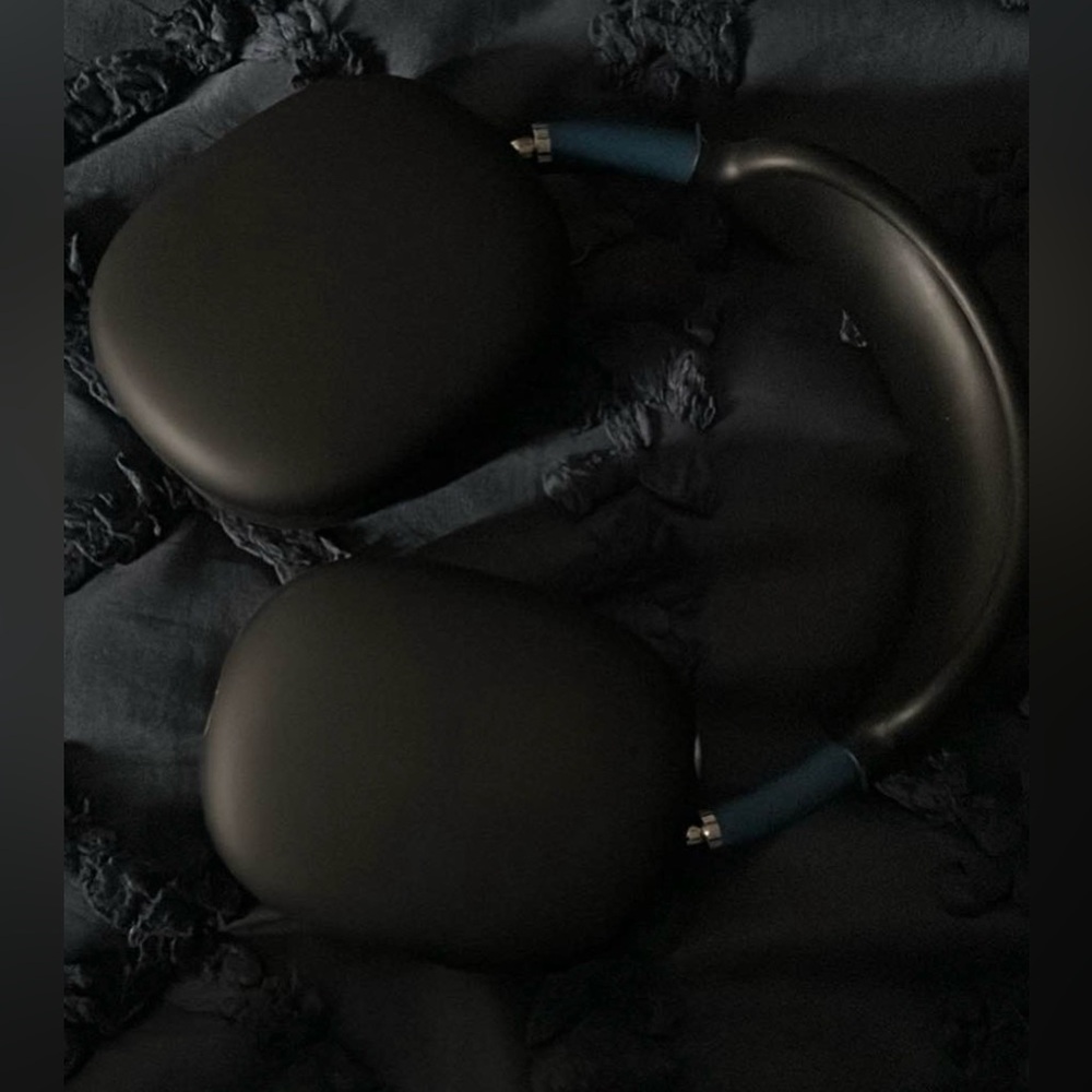 AirPod Maxes in Blue - Picture 2 of 4